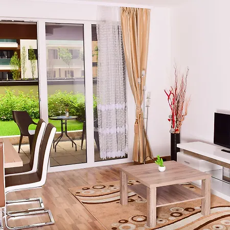 Corvin Park Apartament *