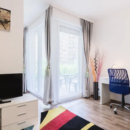 Corvin Park Apartament *