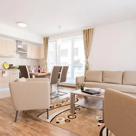 Corvin Park Apartament *