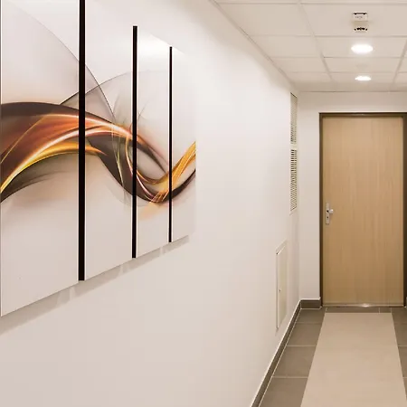 Corvin Park Apartament *